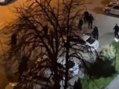 MASOVNA TUČA NAVIJAČA U CENTRU I ISPRED POLICIJSKE STANICE: Haos u Novom Pazaru posle gostovanja Crvene zvezde se ne smiruje E8gZP5ke