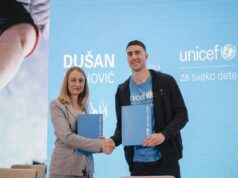 DUŠAN VLAHOVIĆ POSTAO AMBASADOR UNICEF! Velika čast i priznanje za sjajnog srpskog fudbalera NeQE1Kae