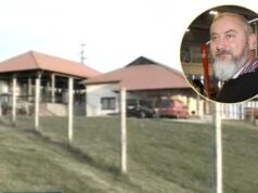 POTPUNO ORONULA VELELEPNA VILA DAMIRA DOKIĆA! Svi u neverici šta se desilo? Od onakvog imanja – ostala pustoš: Zaraslo, lanci, katanci, bodljikava žica… POTPUNO ORONULA VELELEPNA VILA DAMIRA DOKIĆA! Svi u neverici šta se desilo? Od onakvog imanja - ostala pustoš: Zaraslo, lanci, katanci, bodljikava žica...