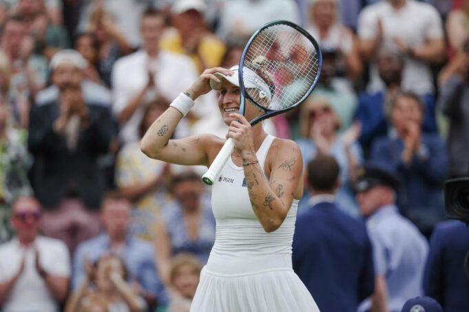 PONOVO JE MEĐU 100 NAJBOLJIH NA SVETU... Poljakinja podigla trofej u Berlinu - Vondroušova u finalu održala čas tenisa Kineskinji!