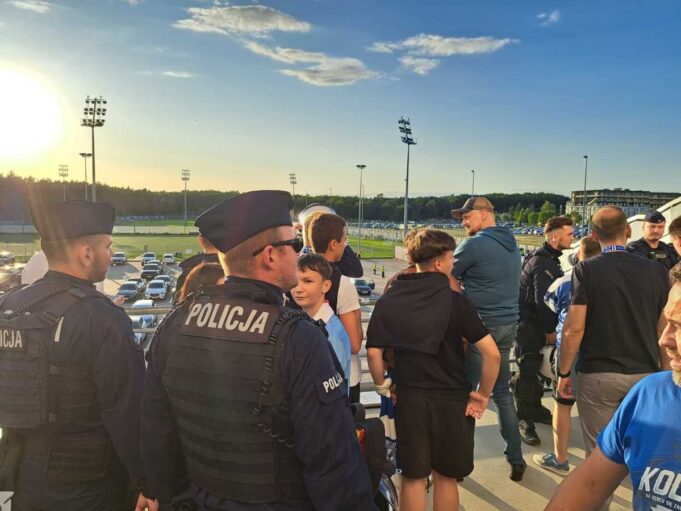 UZAVRELO U POZNANJU! Navijači Leha dočekali Delije - policija pod punom opremom u pripravnosti