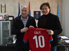 ČOLA, ILI DŽAJA, KOGA JE JUGOSLAVIJA VIŠE VOLELA? Legendarni pevač oduševljen sprskom kućom fudbala, evo šta je rekao o predsedniku Fudbalskog saveza E8g97qWJ