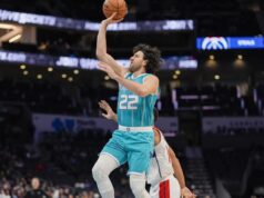 ZAPAŽEN UČINAK VASE MICIĆA! Šarlot doživeo poraz od najgore ekipe u ligi, Tristan sa klupe gledao meč! RJzaKxwl