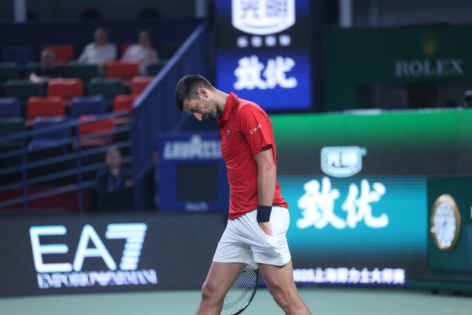 NAVIJAČ SNIMIO NEŠTO ŠTO NIJE PRIKAZANO U PRENOSU: Novak Đoković povraćao tokom meča