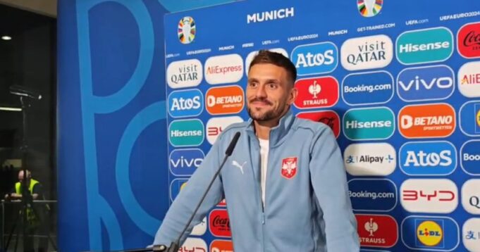 Dusan-Tadic-otkrio-dogovor-sa-poluvremena-protiv-Holandije-To-je.jpg Dušan Tadić otkrio dogovor sa poluvremena protiv Holandije: "To je bilo naređenje"