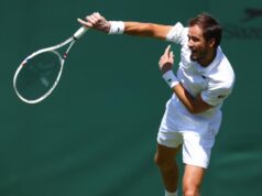 HOLANĐANIN PREDAO, RUS SLAVI: Medvedev osvojio titulu na turniru u Dubaiju nakon što se Grikspor povukao zbog povrede HOLANĐANIN PREDAO, RUS SLAVI: Medvedev osvojio titulu na turniru u Dubaiju nakon što se Grikspor povukao zbog povrede