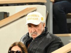 ČUVENI MILIJARDER I KUM POZNATE SRPSKE PEVAČICE GLEDAO NOVAKOV MEČ! Napadao Srbina u prošlosti, pa se pojavio na tribinama! Svi pričaju o njegovom kačketu! ČUVENI MILIJARDER I KUM POZNATE SRPSKE PEVAČICE GLEDAO NOVAKOV MEČ! Napadao Srbina u prošlosti, pa se pojavio na tribinama! Svi pričaju o njegovom kačketu!