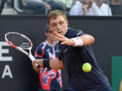 TENISKI TURNIR U MARSEJU: Međedović pobedio Hačanova i plasirao se u četvrtfinale TENISKI TURNIR U MARSEJU: Međedović pobedio Hačanova i plasirao se u četvrtfinale