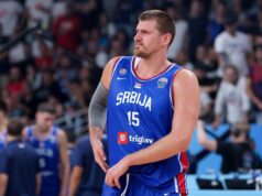 SREO JE JOKIĆA POSLE MNOGO VREMENA, PA ZAJEDNIČKOM FOTKOM SRUŠIO INTERNET! Čuveni košarkaš se oduševio kada je video Srbina, pa jakim rčeima dirnuo mnoge! FOTO Nikola Jokić i Svetislav Pešić