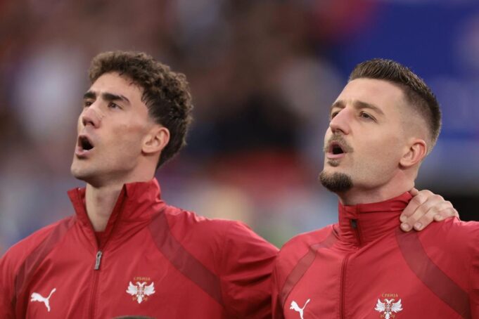 DUSAN-VLAHOVIC-I-SERGEJ-PONOVO-SARADJUJU-Napadac-Juventusa-zvao-u.jpg Dušan Vlahović na meču Juventus - Kaljari