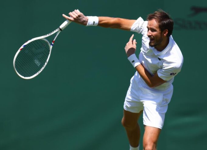 HOLANĐANIN PREDAO, RUS SLAVI: Medvedev osvojio titulu na turniru u Dubaiju nakon što se Grikspor povukao zbog povrede