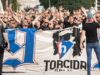 Skandal! „Ajmo Ustaše, ustaj Adolfe, Aušvic, Aušvic“: Torcida uzvikuje ove užasavajuće reči u centru Splita Skandal! "Ajmo Ustaše, ustaj Adolfe, Aušvic, Aušvic": Torcida uzvikuje ove užasavajuće reči u centru Splita
