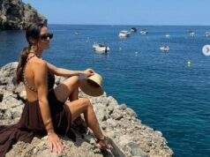 ANA IVANOVIĆ POKAZALA VIŠE NEGO ŠTO JE PLANIRALA! Bivša teniserka obukla haljinu sa visokim izrezom, pa kad je sela na stene… (FOTO) ANA IVANOVIĆ POKAZALA VIŠE NEGO ŠTO JE PLANIRALA! Bivša teniserka obukla haljinu sa visokim izrezom, pa kad je sela na stene... (FOTO)