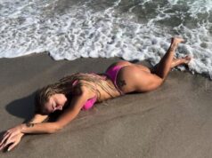 ALIŠA LEMAN ZAPALILA MREŽE: Fudbalska boginja pozirala u bikiniju s loptom – komentari se ne stišavaju! (FOTO) VJZLGyP8