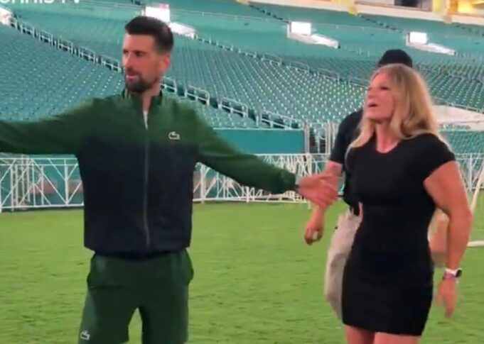 ĐOKOVIĆU DRHTALE NOGE DOK JE STAJAO PORED AMERIKANKE: Pogledali su se u oči, a onda se Novak povukao i počeo da se smeje