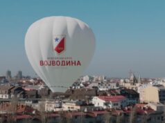 VOJVODINA SLAVI 111. ROĐENDAN: Vošin balon leteo Novim Sadom, poslata moćna poruka WJaXk63l