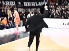 SELEKTOR SRBIJE NAPRAVIO ŠOU ZA PAMĆENJE! Bešiktaš pobedio trojkom u poslednjoj sekundi, a ovaj snimak pokazuje koliko navijači obožavaju Alimpijevića! FOTO SELEKTOR SRBIJE NAPRAVIO ŠOU ZA PAMĆENJE! Bešiktaš pobedio trojkom u poslednjoj sekundi, a ovaj snimak pokazuje koliko navijači obožavaju Alimpijevića! VIDEO
