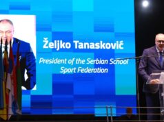DIREKTNO UGROŽENO PRAVO SRPSKE DECE Savez za školski sport Srbije o upadu tzv. kosovske policije u halu u Leposaviću: Naš glas je glas svakog deteta E8g91v3J