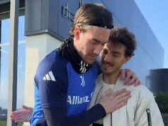 VLAHOVIĆ MU IDOL: Dvostruki šampion sveta stigao na trening Juventusa, pa tražio autogram od Srbina VJYYgQDJ