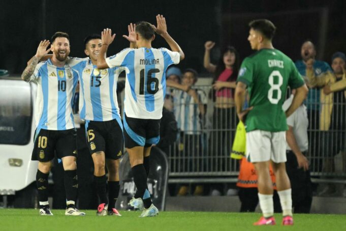 MESI-I-MARTINES-ASISTIRALI-I-POGADJALI-U-LUANDI-Fudbaleri-Argentine.jpg profimedia0342353573.jpg