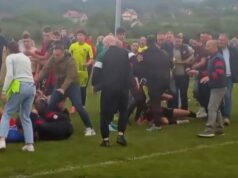 SRAMNE SCENE USRED SRBIJE! Brutalna tuča na utakmici omladinaca: Sevale pesnice na sve strane, nije se znalo ko koga udara! (FOTO) Gep1pO08