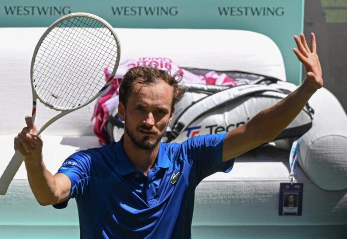 MEDVEDEV RUTINSKI DO POLUFINALA! Rus bez problema slomio Amerikanca