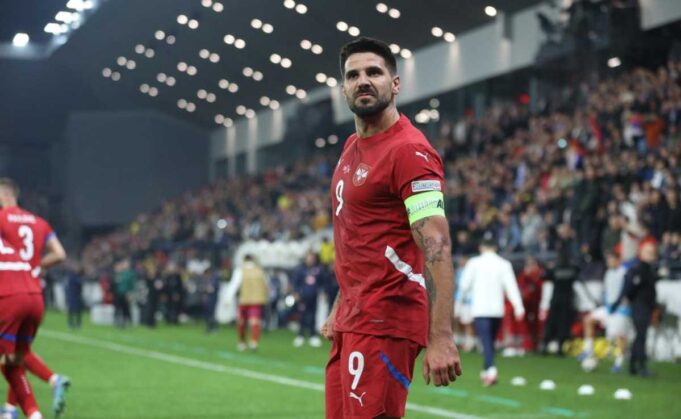 MITROVIĆ ZAVRŠAVA TRANSFER U MILAN?! Direktor slavnog kluba se hitno oglasio!