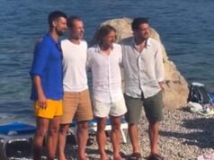 HRVATSKI FUDBALERI DOBILI SPECIJALAN POKLON OD NOVAKA! Đoković ih na letovanju oduševio gestom – Modrić i Kovačić se pohvalili porukom, evo šta piše na majicama Novak Đoković na letovanju