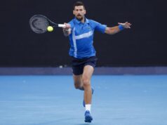 IDEMO! MAGIJA NAJBOLJEG U ISTORIJI: Novak spektakularno osvojio poen, pa se obratio publici! (FOTO) nJXv1VG8