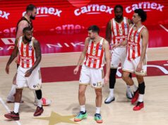 CRVENA ZVEZDA – DUBAI: Bolomboj i Petrušev na terenu! Arena nije ispunjena do poslednjeg mesta Donatas Motiejunas u dresu Crvene zvezde protiv Makabija