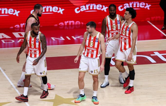 Donatas Motiejunas u dresu Crvene zvezde protiv Makabija