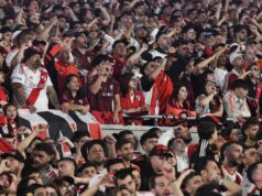 KAD ONA UĐE NA STADION, NASTAJE HAOS! Najvatrenija navijačica Rivera postala viralni hit! Pogledajte snimak koji je obišao svet… (FOTO) Navijači Letonije 5.jpg