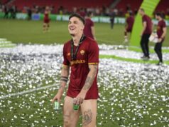PIJAN TUKAO MLADE FUDBALERE, PA URINIRAO PO SVLAČIONICI! Nikola Zaniolo napravio SKANDAL VEKA u Rimu! Nije prvi put da Italijan doživi pomračenje uma! ne00Qa3e