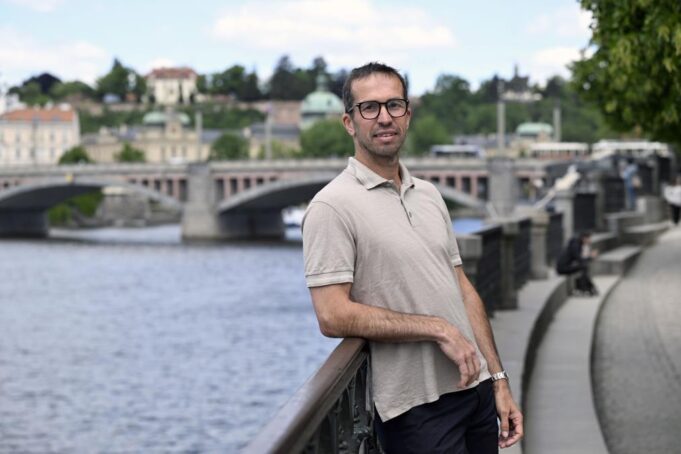 BIVŠI NOVAKOV TRENER IMA NADIMAK TENISKI KAZANOVA! Proglašen za jednog od najružnijih igrača, a kroz njegov krevet prošle najlepše koleginice