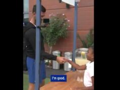 NOVAK PRIŠAO DEVOJČICI KOJA PRODAJE LIMUNADU, PA JEDNIM GESTOM ODUŠEVIO PLANETU! Njena reakcija je hit, pogledajte ovaj snimak za sva vremena! FOTO NOVAK PRIŠAO DEVOJČICI KOJA PRODAJE LIMUNADU, PA JEDNIM GESTOM ODUŠEVIO PLANETU! Njena reakcija je hit, pogledajte ovaj snimak za sva vremena! VIDEO
