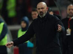 DEJAN STANKOVIĆ JE POSLE DERBIJA PRIČAO SA JEDNIM FUDBALEROM PARTIZANA! Novinare je zanimalo o čemu su razgovarali, a evo šta im je on odgovorio! RJzaQ0Xl