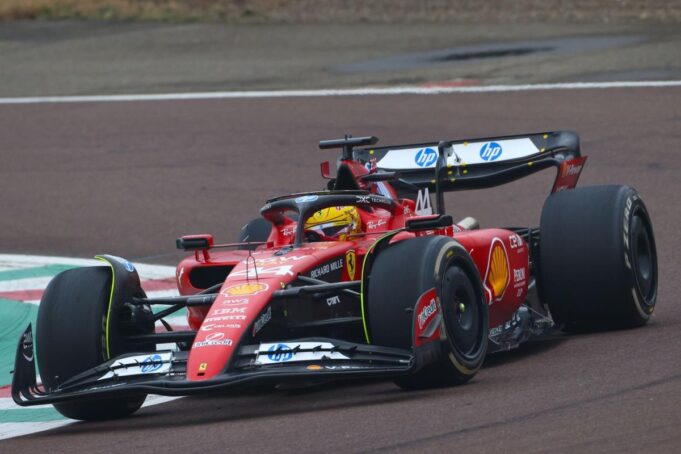 ISTORIJISKI-TRENUTAK-HAMILTON-PRVI-PUT-PROVOZAO-CRVENI-BOLID-Nestvarne.jpg PJm9D1GJ