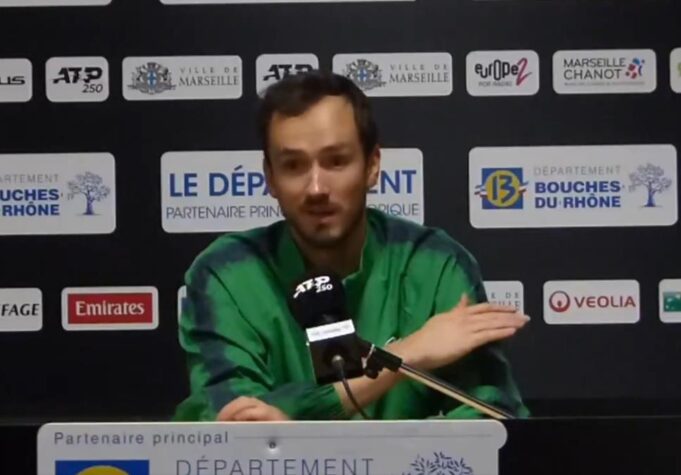 BRUTALNE-RECI-DANILA-MEDVEDEVA-Posle-sokantnog-poraza-od-Srbina-pitali.jpg BRUTALNE REČI DANILA MEDVEDEVA! Posle šokantnog poraza od Srbina pitali Rusa o suspenziji Sinera, njegov odgovor se prepričava