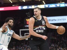 STRAŠNI JOKIĆ STAO NA KORAK OD TRIPL-DABLA, ALI FANTASTIČNOM PARTIJOM SRUŠIO ŠARLOT! Srbin i Kanađanin napravili šou, sa 62 poena ugasili rivala! dlvvV2Gl