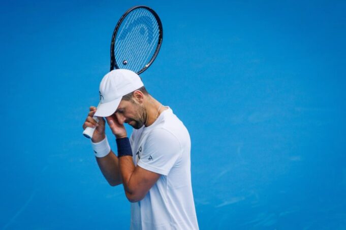 OGROMAN PROBLEM! Novak Đoković prekinuo trening posle samo 12 minuta: Sve je izgledalo vrlo bolno...