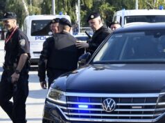 NASTAVLJEN SUROV OKRŠAJ POLICIJE SA HULIGANIMA! Uhapšeno 12 navijača u Atini zbog trgovine drogom, nasilja, pljački… Yl1M73Gl