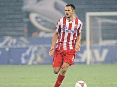 SEĆANJE NA TRAGIČNO STRADALOG FUDBALERA: Veterani Crvene zvezde i Hajduka iz Kule odigrali utakmicu u čast Gorana Gogića jJd61368