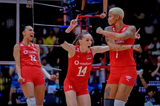 Tijana Bošković sluša himnu Srbije