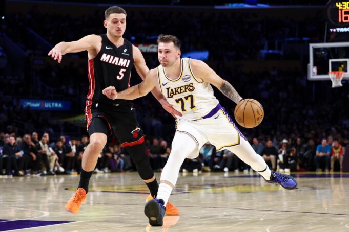 LUKA DONČIĆ ISPISAO ISTORIJU U NBA! Slovenac igra vanzemaljsku košarku, Nikola Jović je mogao samo da gleda magiju!