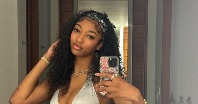 Trejdovana jedna od najseksepilnijih košarkašica sveta: Voli da se slika polugola, dok na terenu dominira