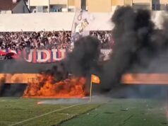 TORCIDA BUKVALNO SPALILA STADION: Nestvarne scene iz Šibenika obilaze svet! Pogledajte šta su navijači Hajduka uradili PJm9kx4J