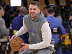 SRPSKI NARODNJACI ODZVANJAJU LOS ANĐELESOM! Dončić se zagrevao uz čuveni hit Ane Bekute! (FOTO) M8Pq9orl