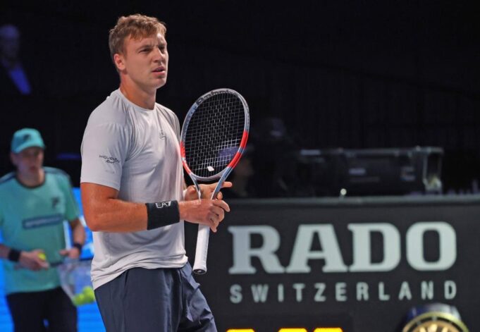 MEĐEDOVIĆ OSTAO BEZ POSLEDNJEG MASTERSA U SEZONI: Srpski teniser poražen u polufinalu kvalifikacija u Parizu