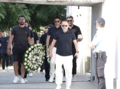 SKANDAL NAD SKANDALIMA! NAVIJAČI OSKRNAVILI ŽOTIN GROB: Odmah posle sahrane pravili selfije (FOTO) profimedia-0883824701.jpg