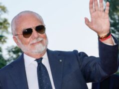 Predsednik Napolija traži revoluciju u fudbalu: “Skratite utakmice i ukinite crvene kartone” Predsednik Napolija traži revoluciju u fudbalu: “Skratite utakmice i ukinite crvene kartone”